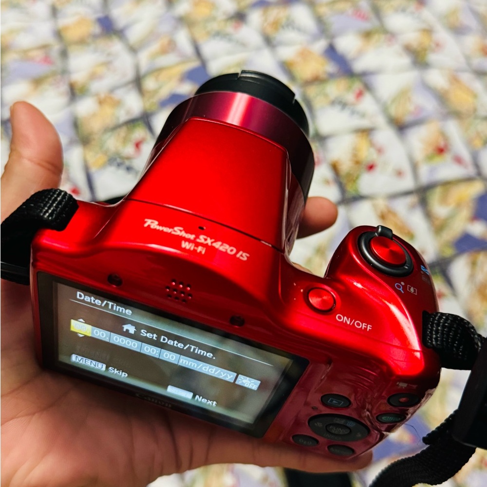 Canon PowerShot SX420 IS in Bold Red
